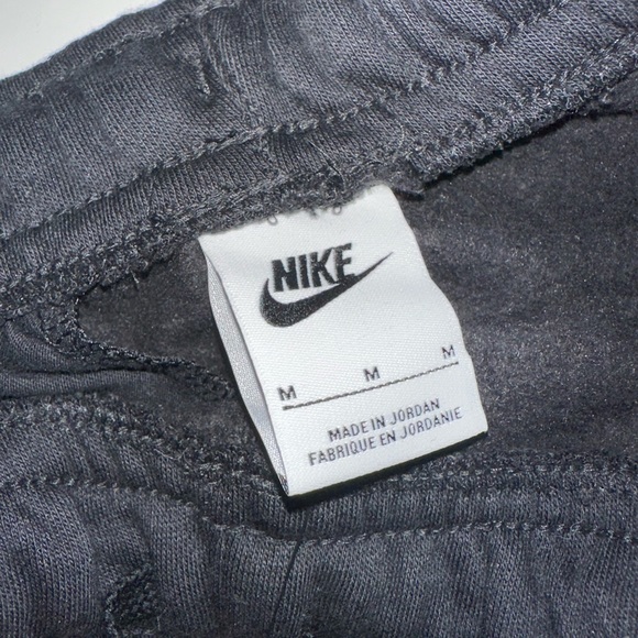 Nike Standard Fit Taper Leg Regular Length sweatpants - Picture 3 of 5